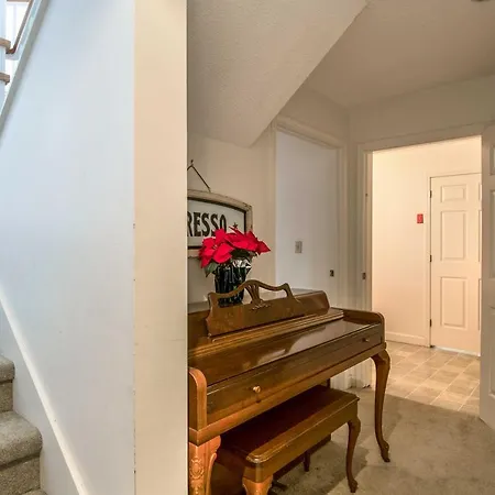 Updated Condo Next To Burke Mountain Bike Trails!
